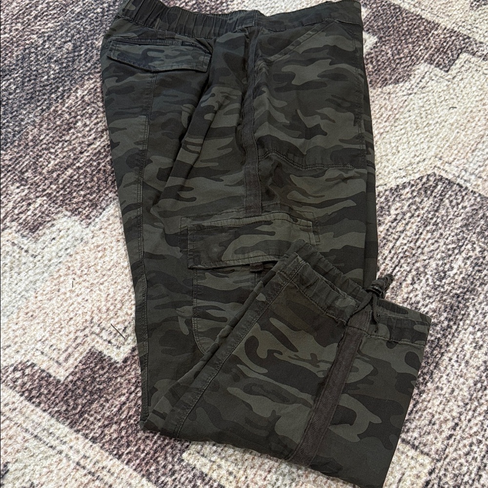 Sanctuary Women’s Dark Camouflage Cargo Pants